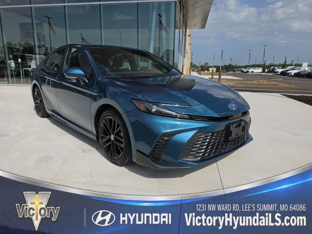 Used 2025 Toyota Camry SE FWD image 7
