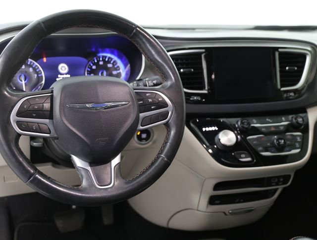 Used 2020 Chrysler Pacifica Touring-L Plus image 3