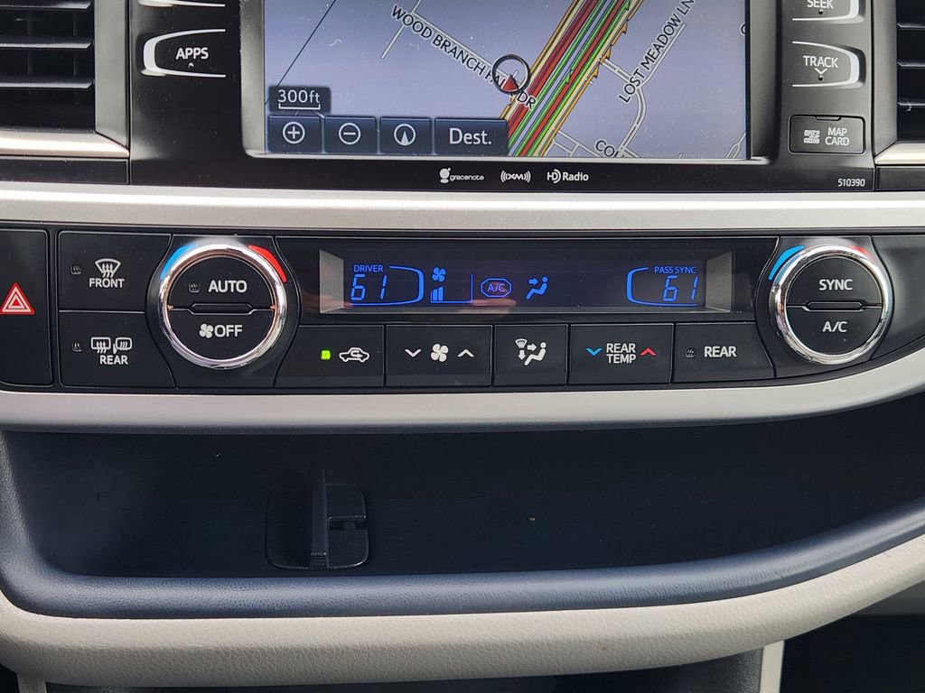 Used 2019 Toyota Highlander XLE image 18