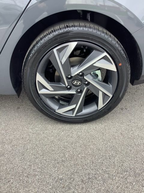 Certified 2025 Hyundai Elantra SEL image 37