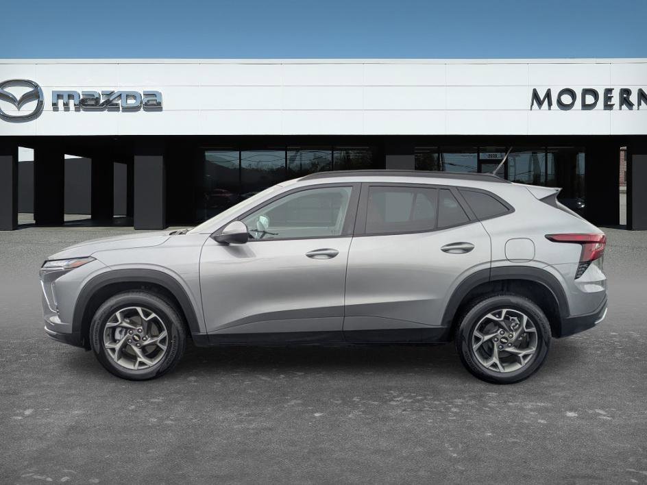 Used 2025 Chevrolet Trax LT image 8