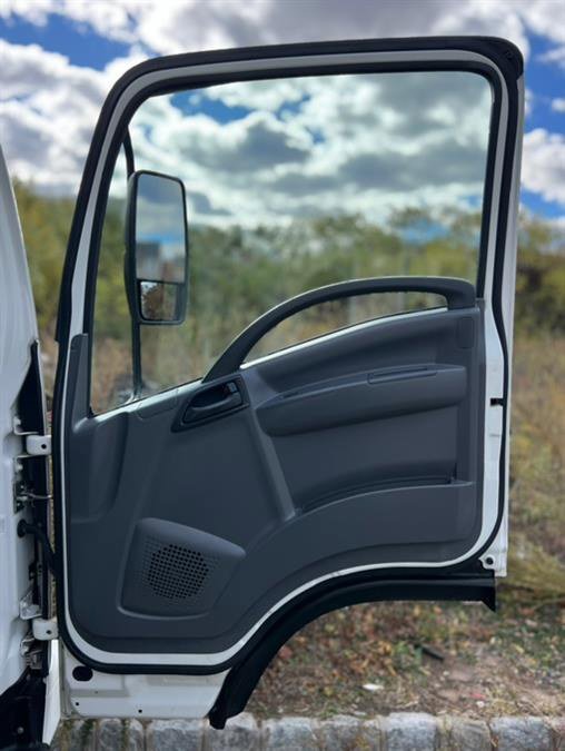 Used 2019 Isuzu NPR image 20