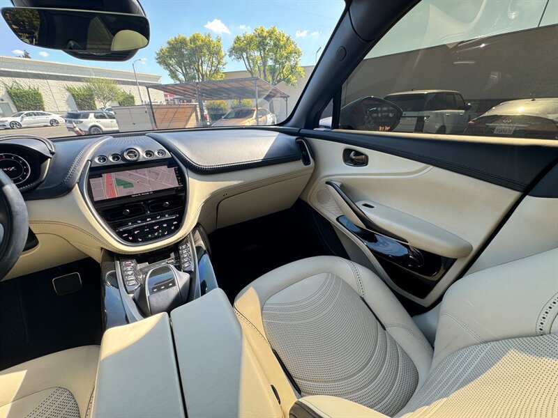 Used 2022 Aston Martin DBX AWD/4WD image 45