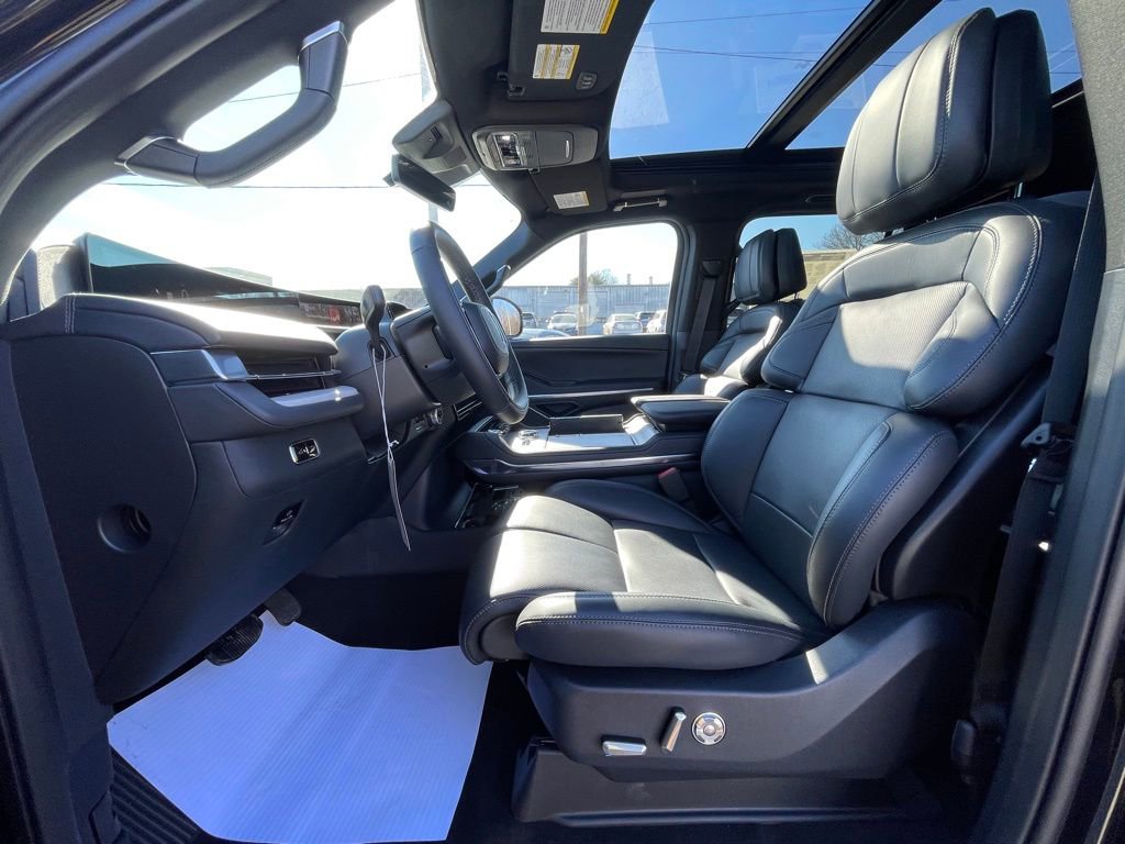 New 2026 Lincoln Navigator L Reserve w/ Jet Appearance Package image 16