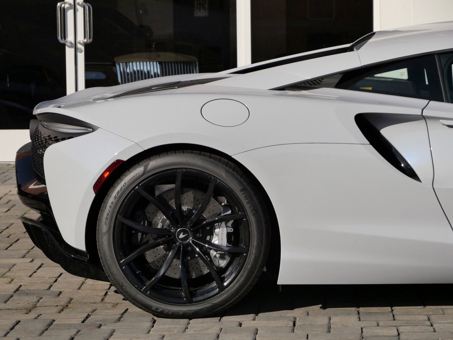 Used 2024 McLaren Artura RWD image 14