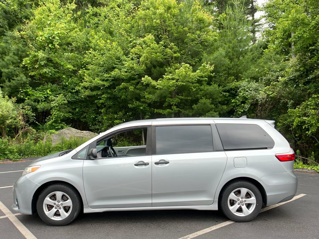 Used 2020 Toyota Sienna L FWD image 28