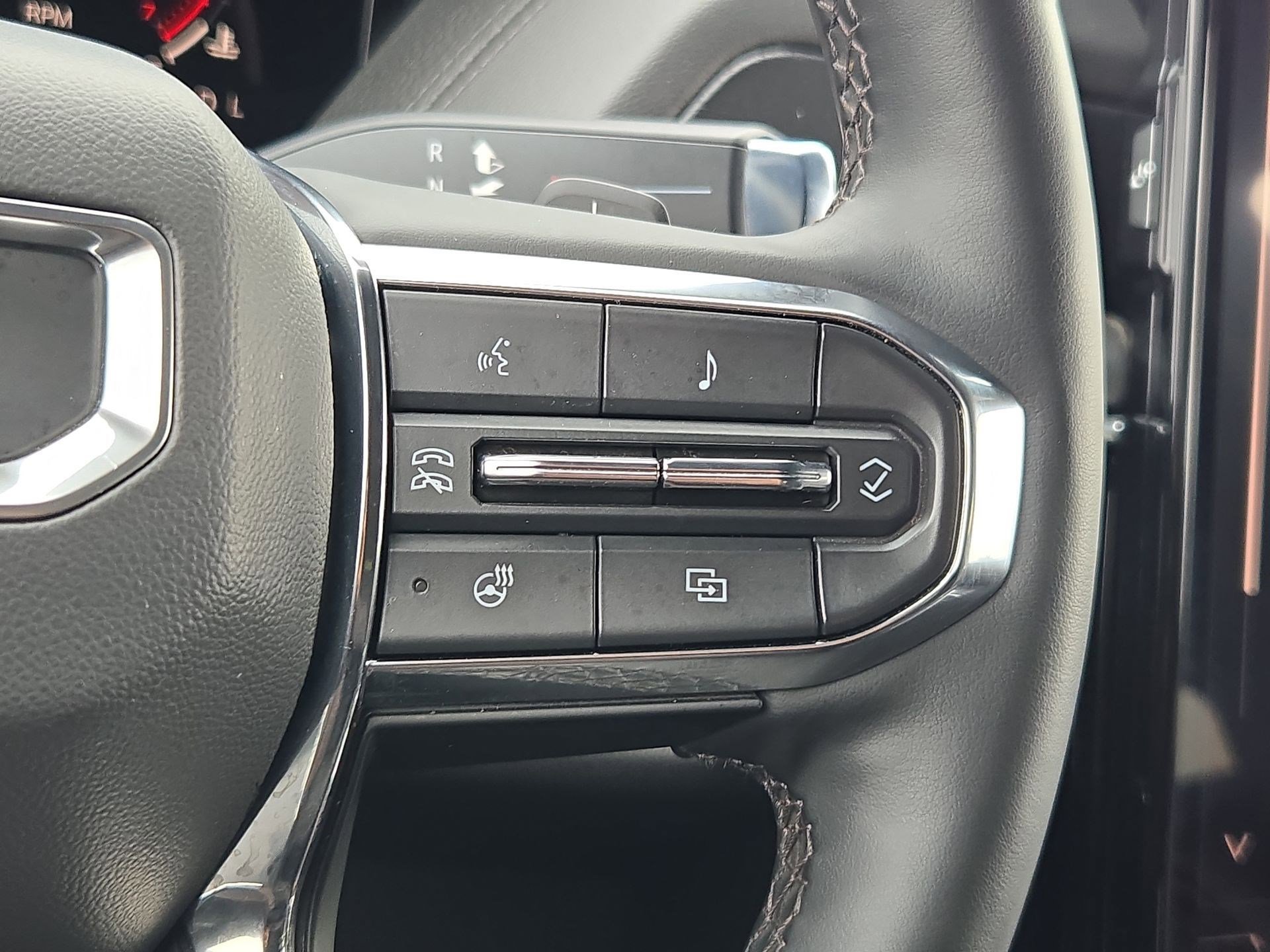 Used 2025 GMC Yukon XL Denali AWD/4WD image 19