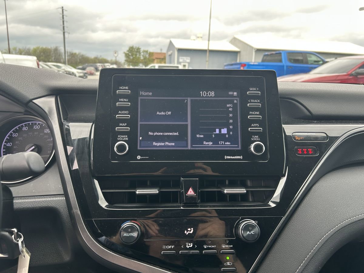 Used 2021 Toyota Camry SE image 9