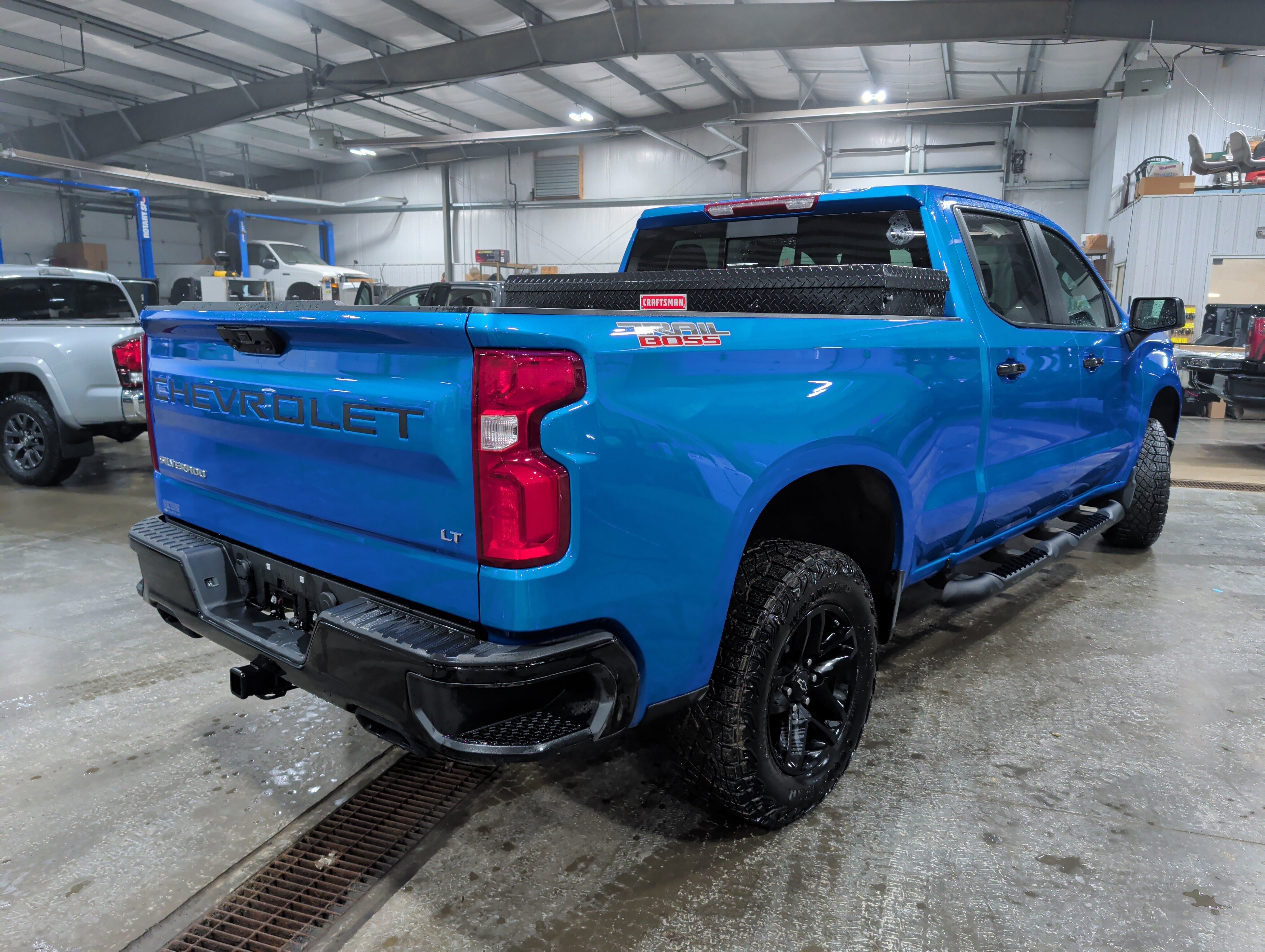 Used 2025 Chevrolet Silverado 1500 LT Trail Boss w/ Convenience Package II image 3