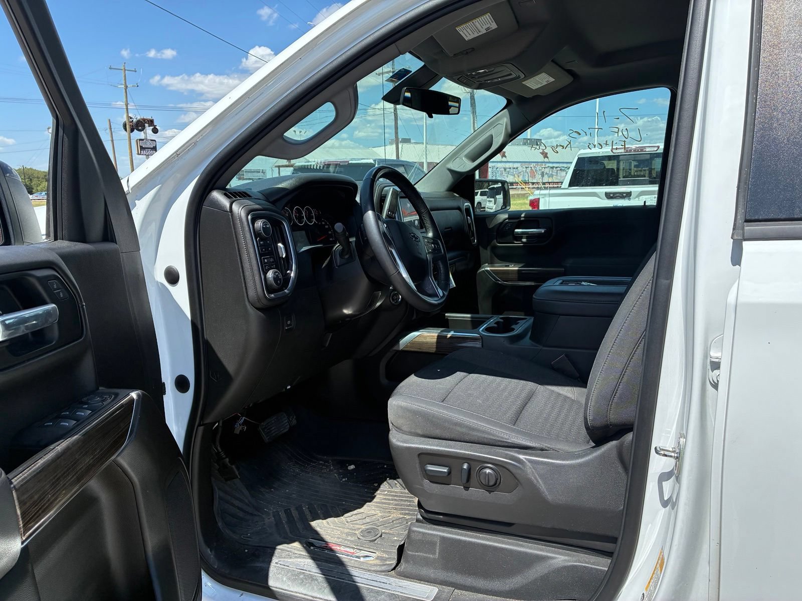 Used 2022 Chevrolet Silverado 1500 LT Trail Boss AWD/4WD image 3