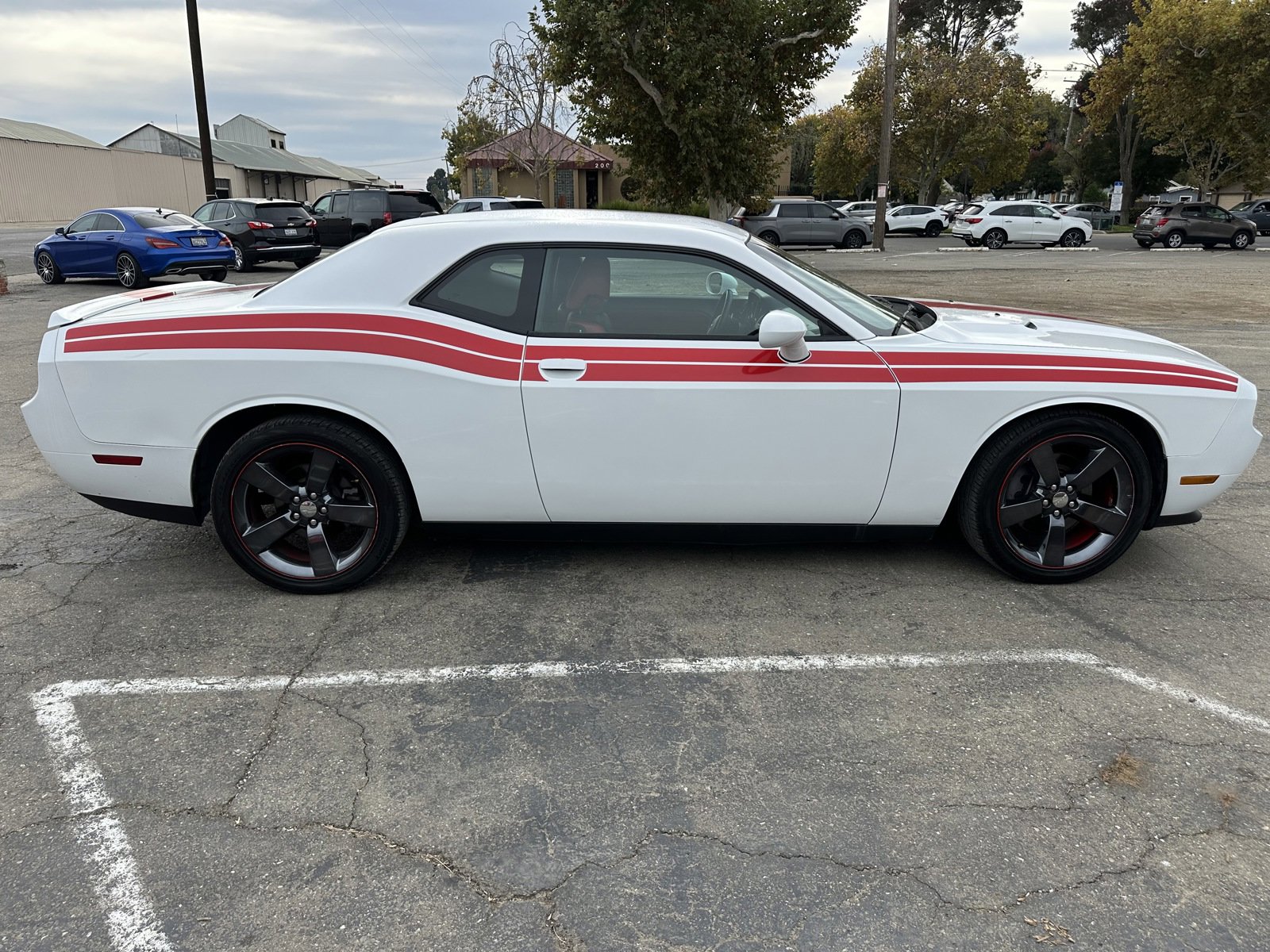 Used 2013 Dodge Challenger SXT image 3