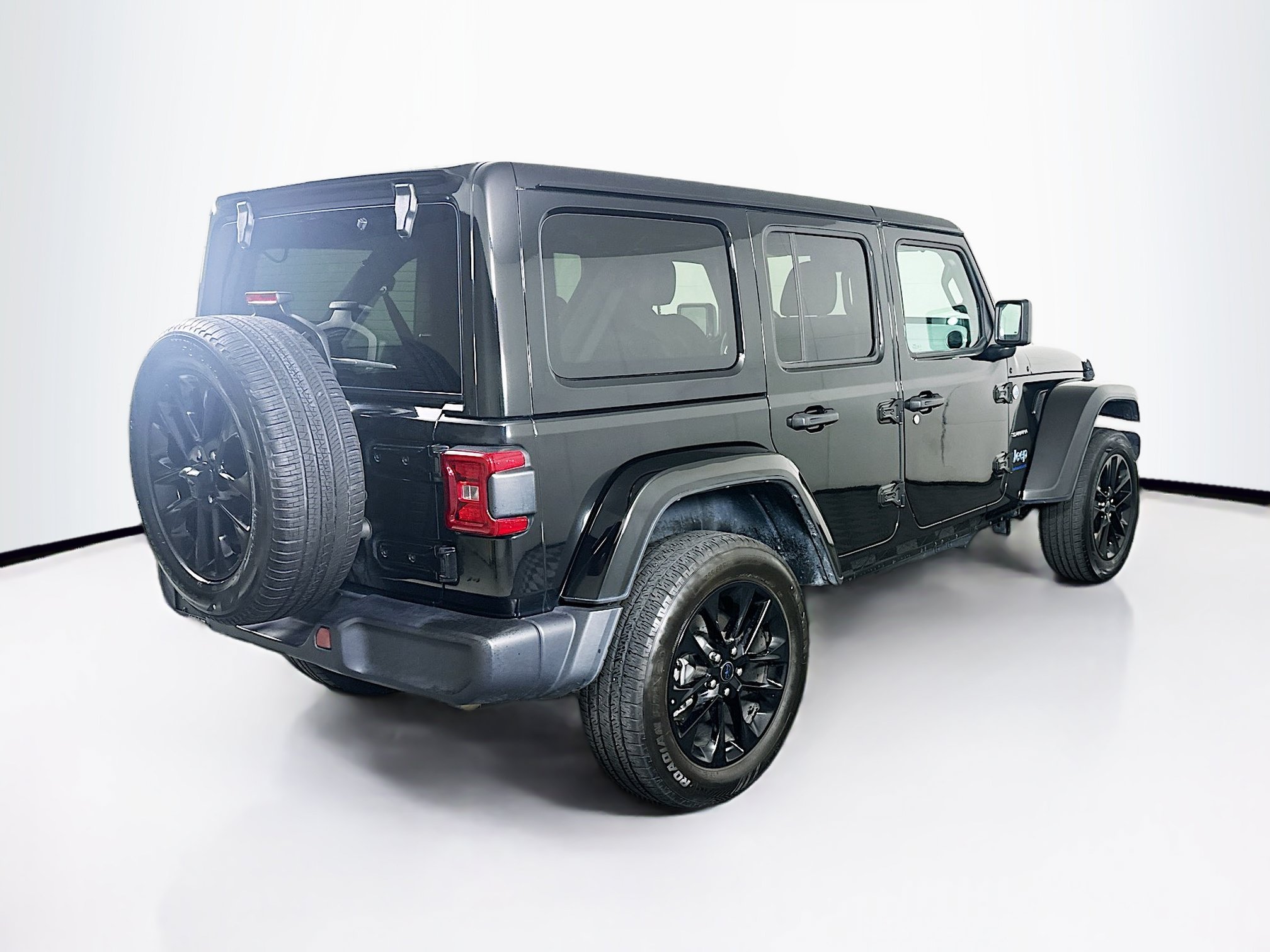 Used 2024 Jeep Wrangler Unlimited Sahara AWD/4WD image 9