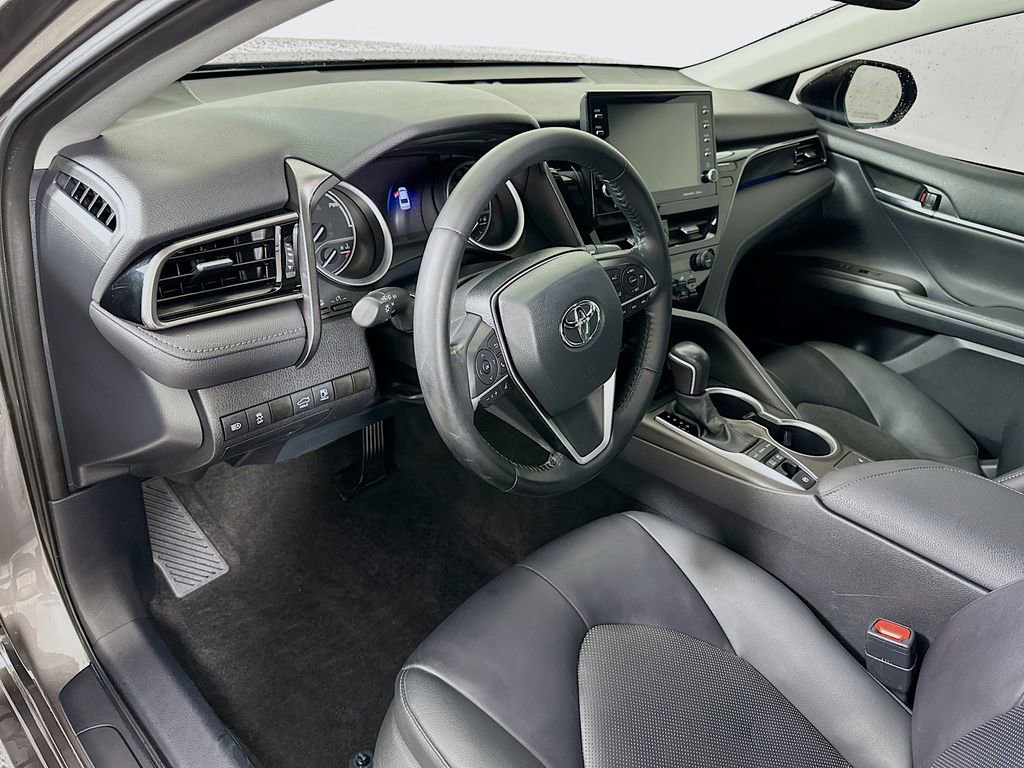 Used 2021 Toyota Camry XLE FWD image 9