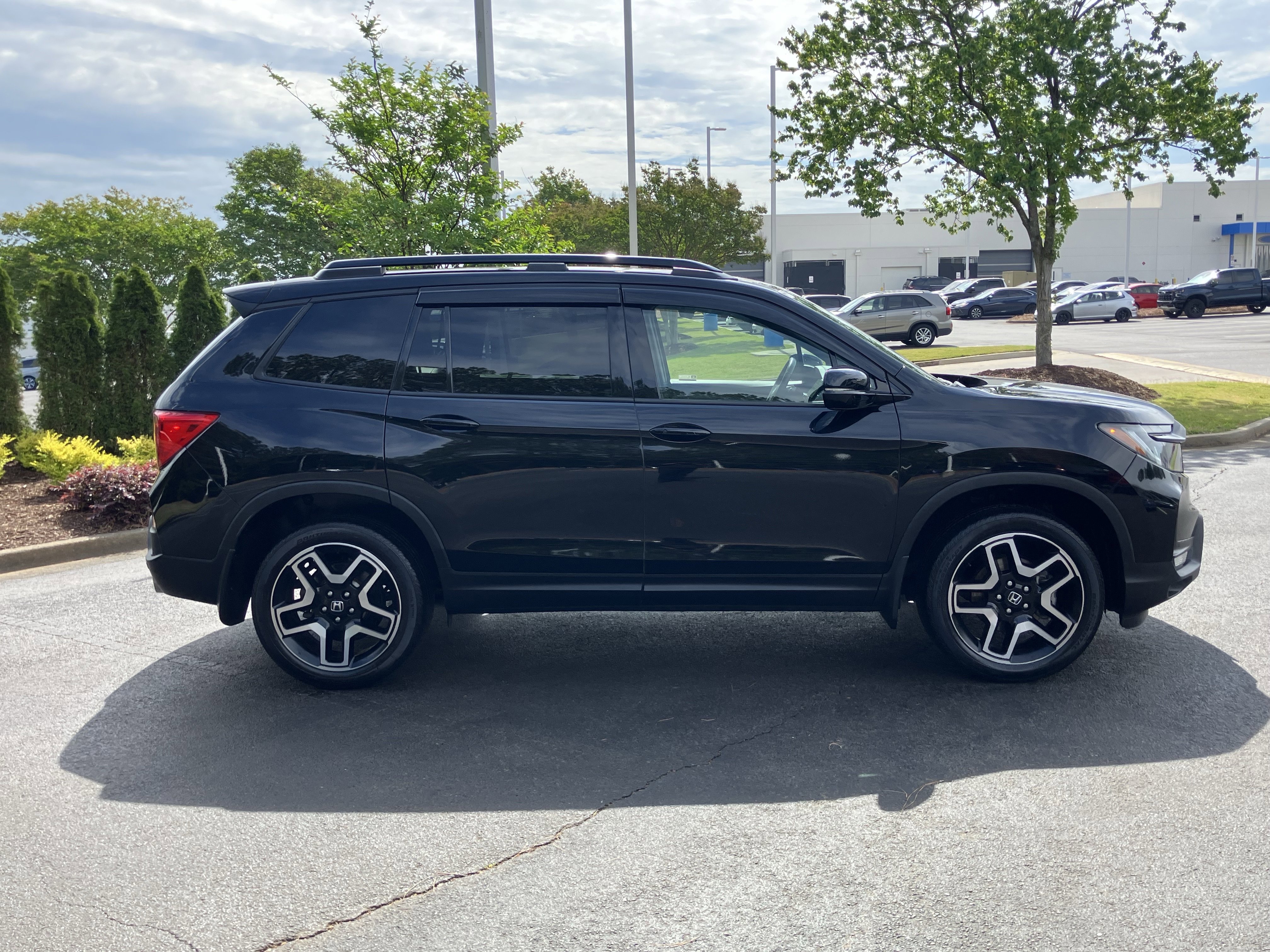 Used 2023 Honda Passport Elite image 11