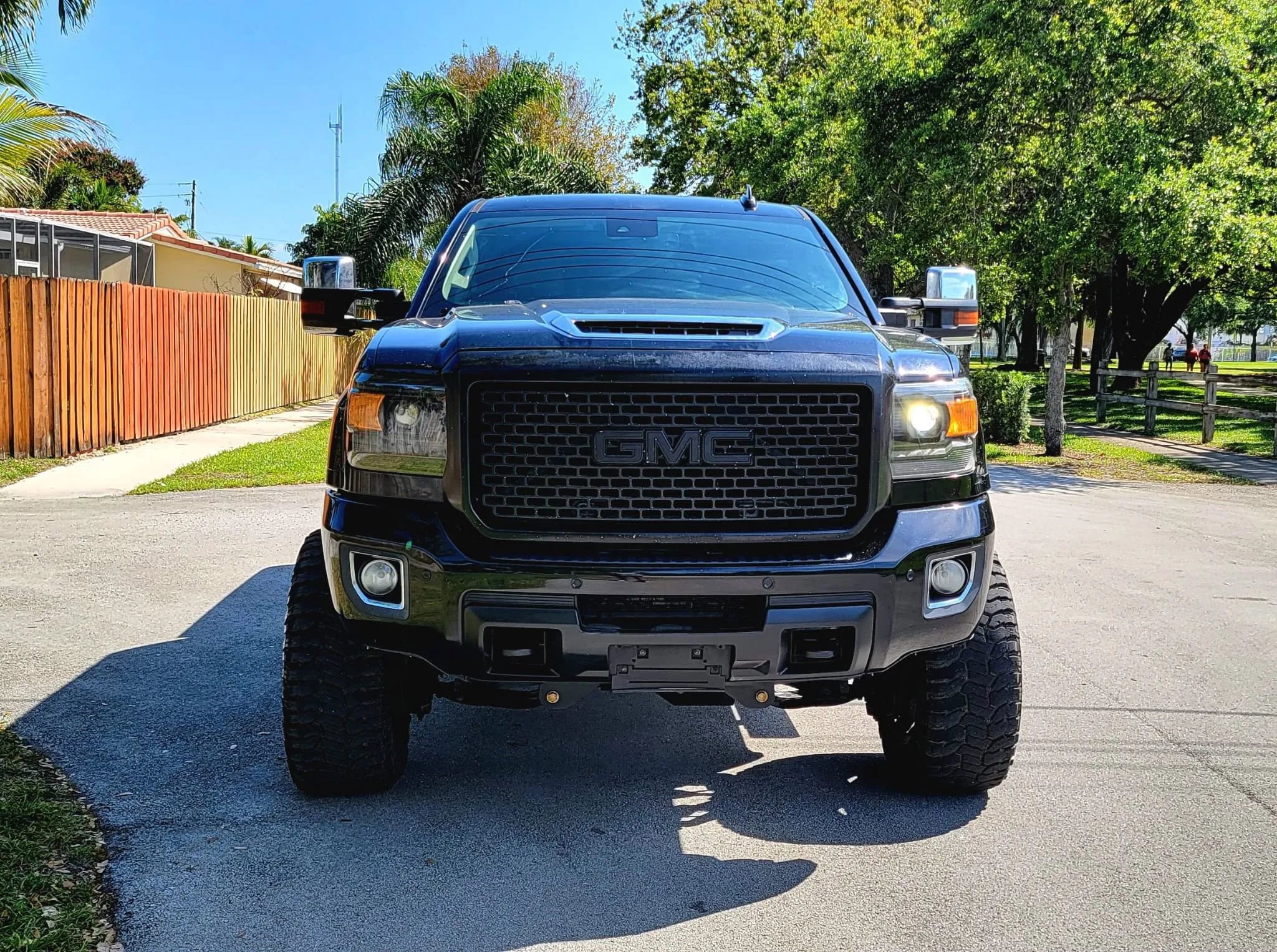 Used 2017 GMC Sierra 2500 Denali w/ Duramax Plus Package AWD/4WD image 2