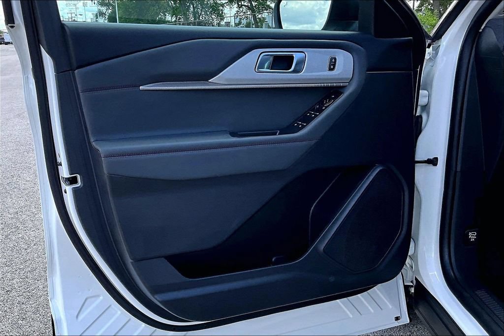 Certified 2025 Ford Explorer Active AWD/4WD image 21