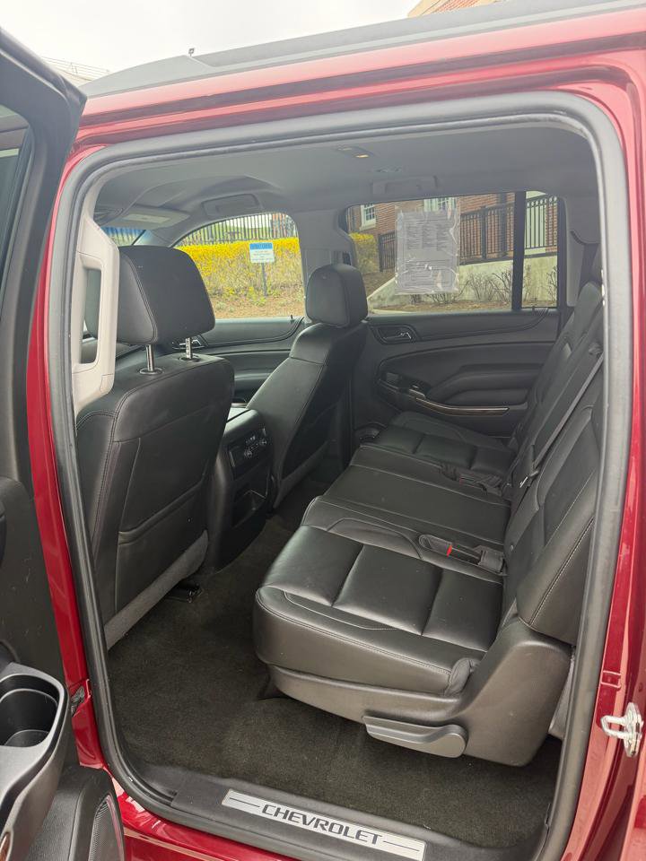 Used 2016 Chevrolet Suburban LT image 4