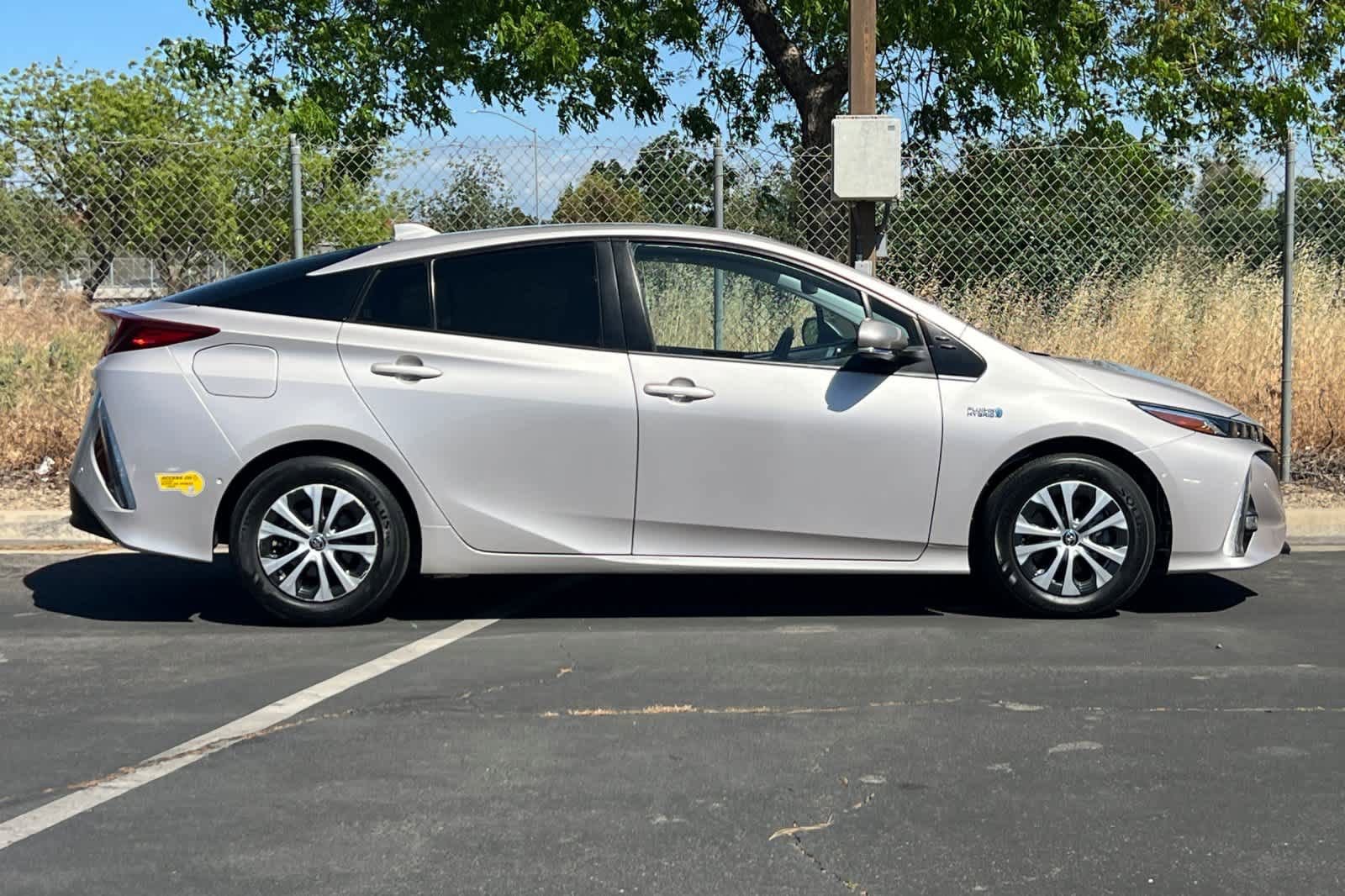 Used 2021 Toyota Prius Prime Limited w/ Carpet Mat Package (TMS) image 9