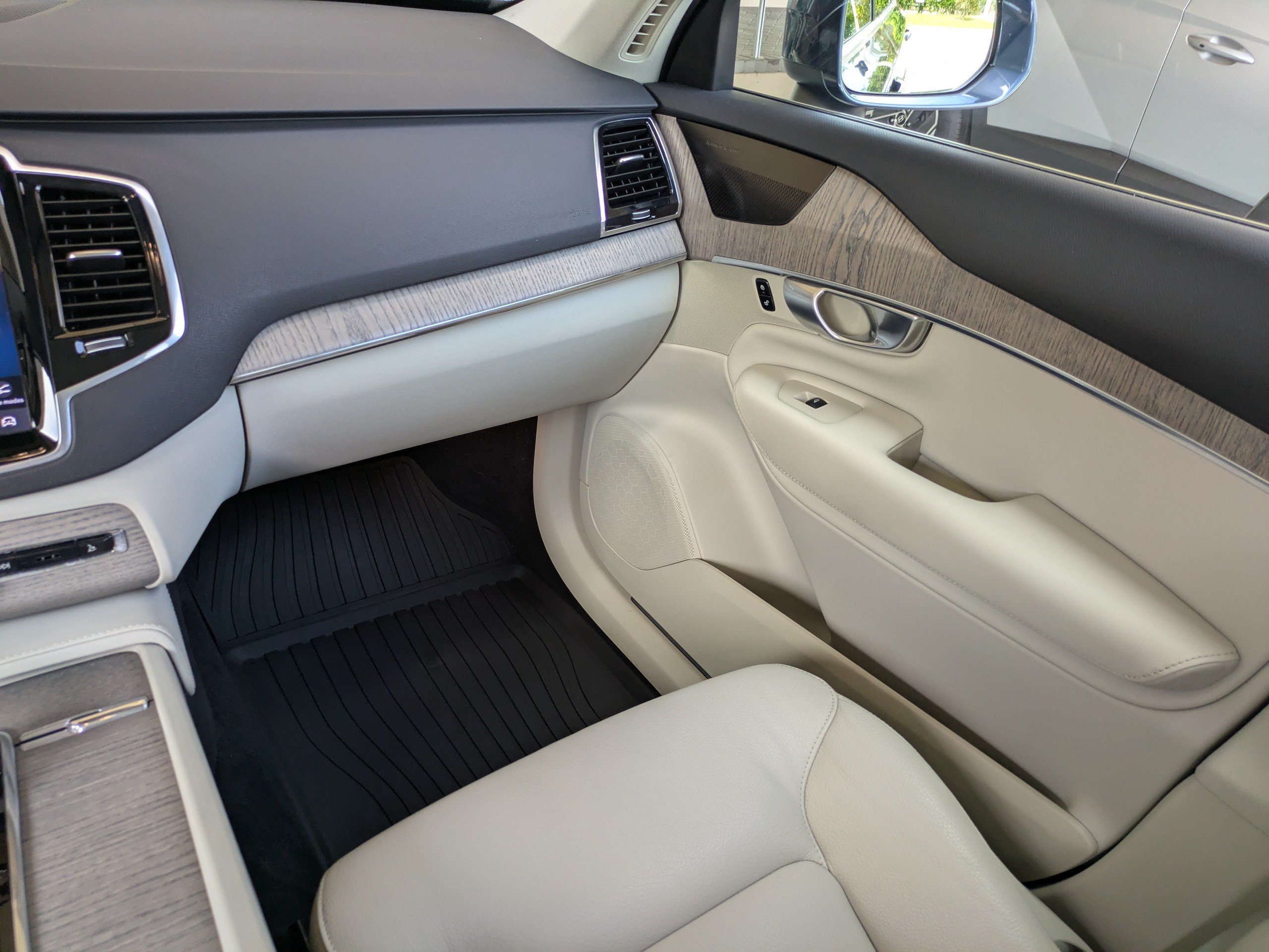 Used 2024 Volvo XC90 B6 Plus w/ Protection Package Premier AWD/4WD image 17