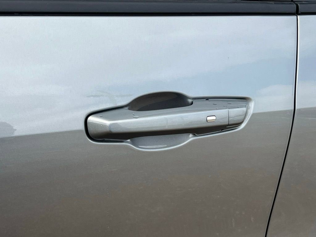 New 2026 Chevrolet Traverse LT w/ Sun and Wheel Package FWD image 24
