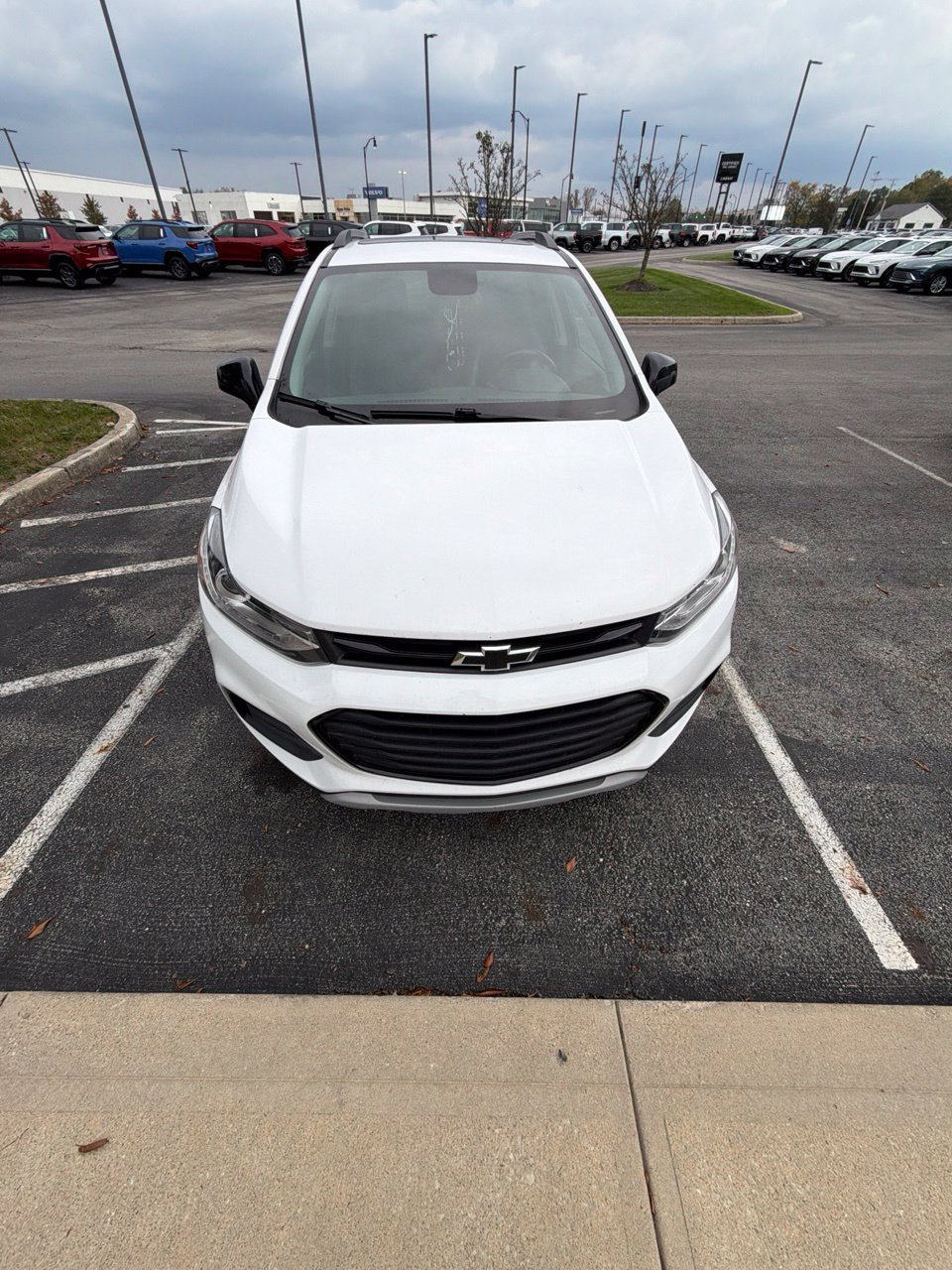 Used 2020 Chevrolet Trax LT w/ Sun & Sound Package FWD image 2