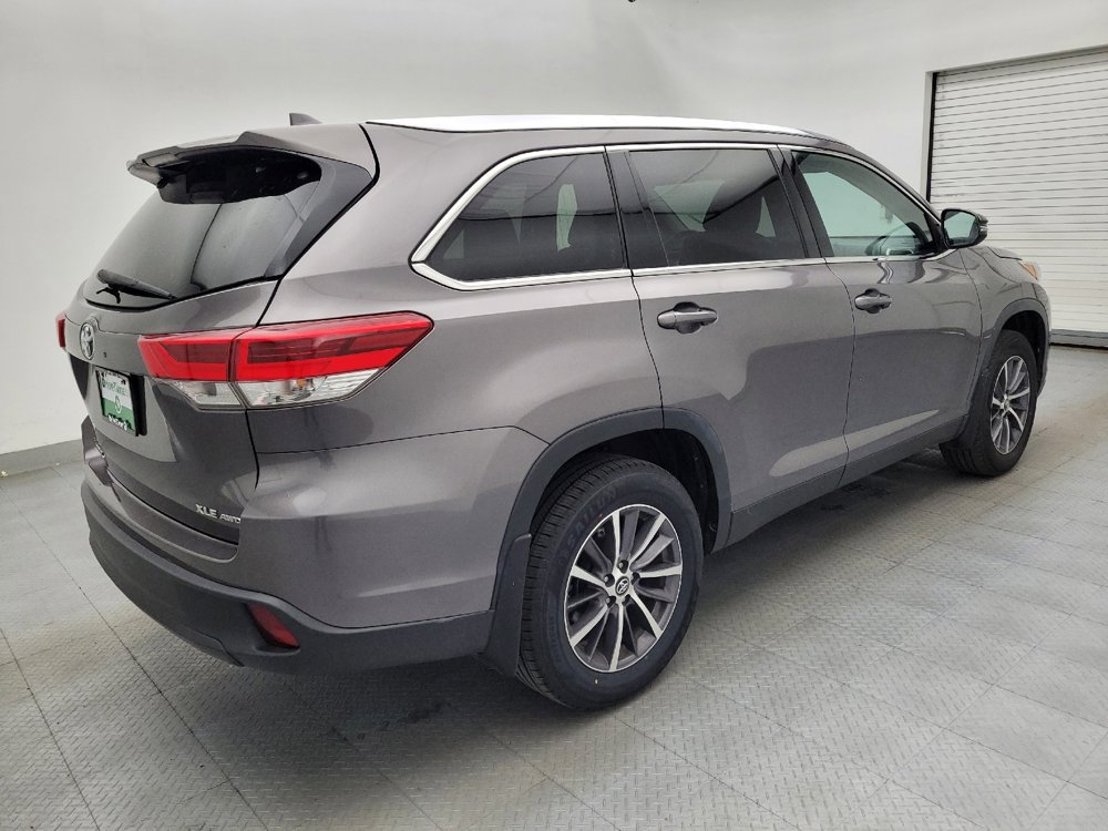 Used 2019 Toyota Highlander XLE AWD/4WD image 10
