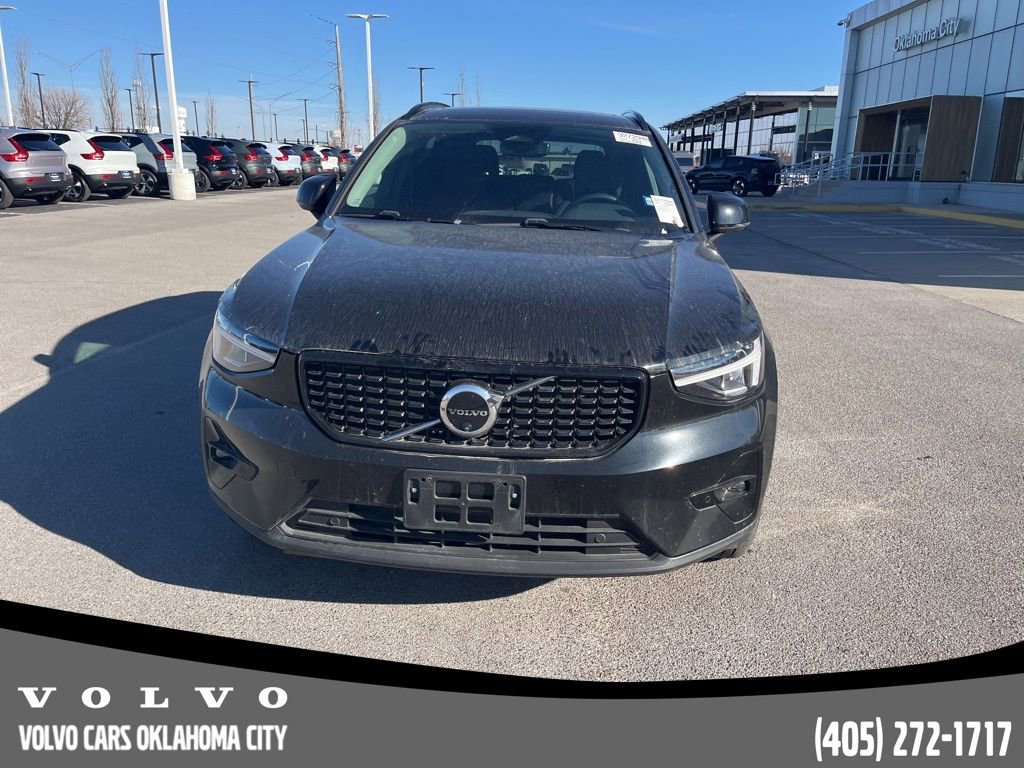 Certified 2025 Volvo XC40 B5 Plus image 2