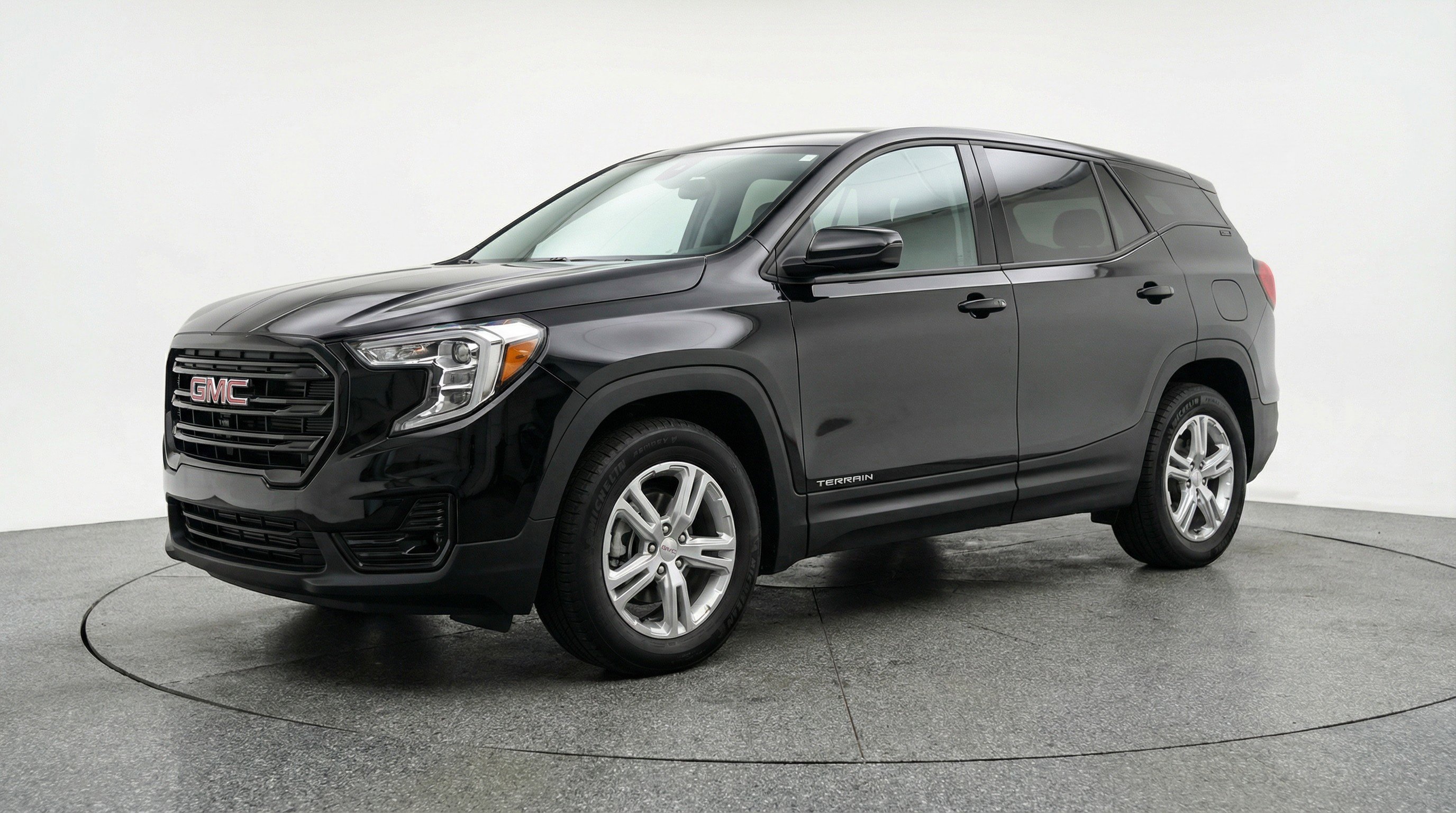 Used 2024 GMC Terrain SLE image 3