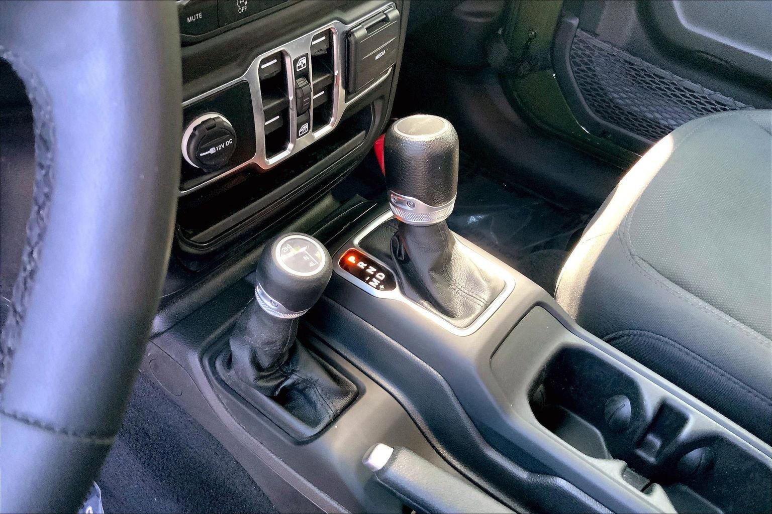 Used 2023 Jeep Gladiator Sport AWD/4WD image 12