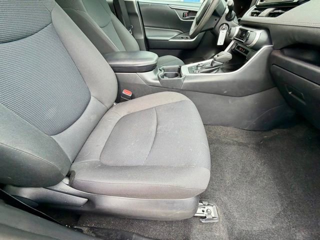 Used 2020 Toyota RAV4 LE AWD/4WD image 19