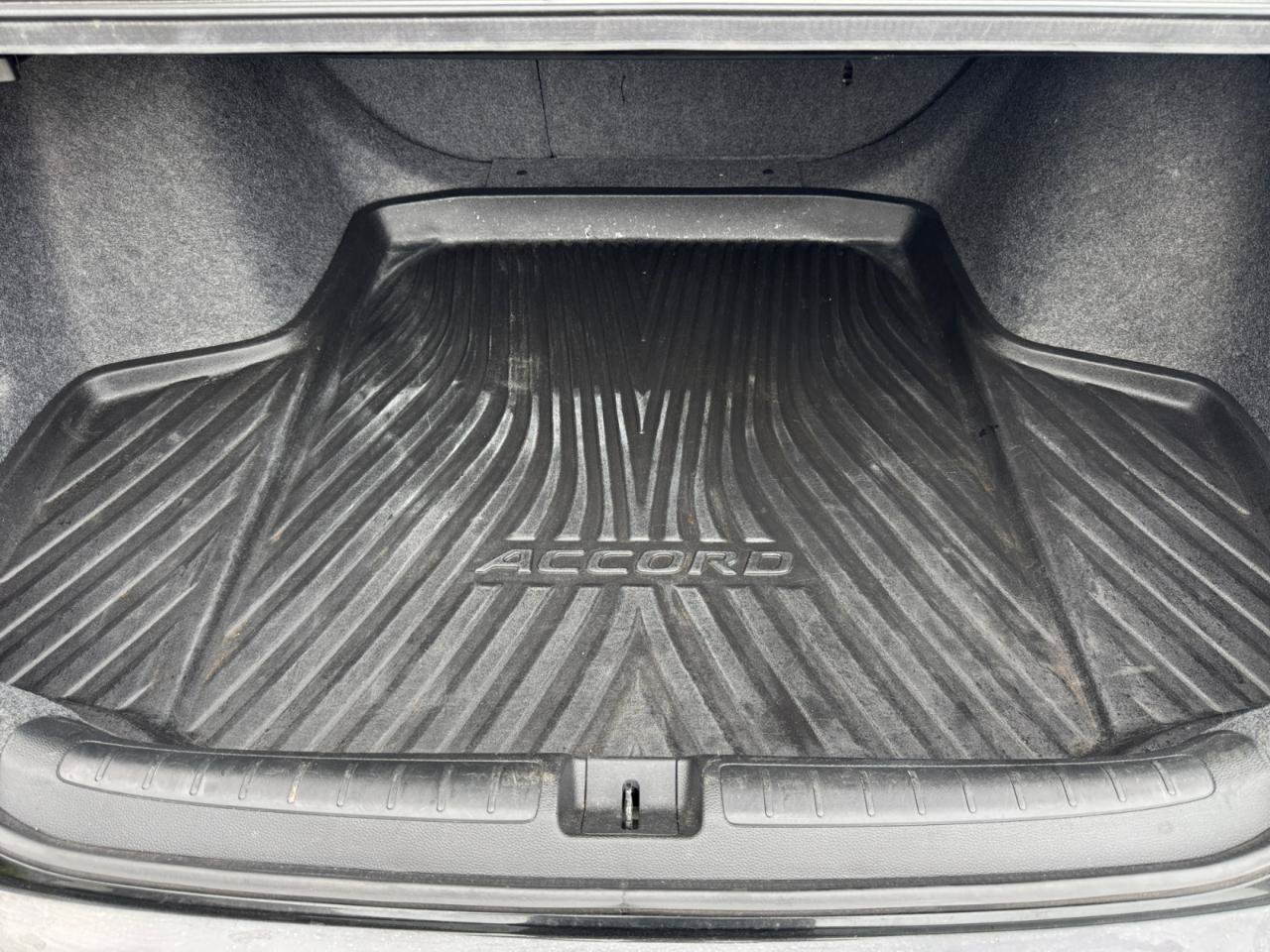 Used 2018 Honda Accord EX image 27