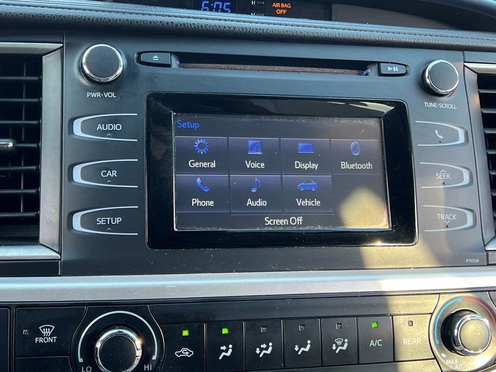Used 2018 Toyota Highlander LE AWD/4WD image 14