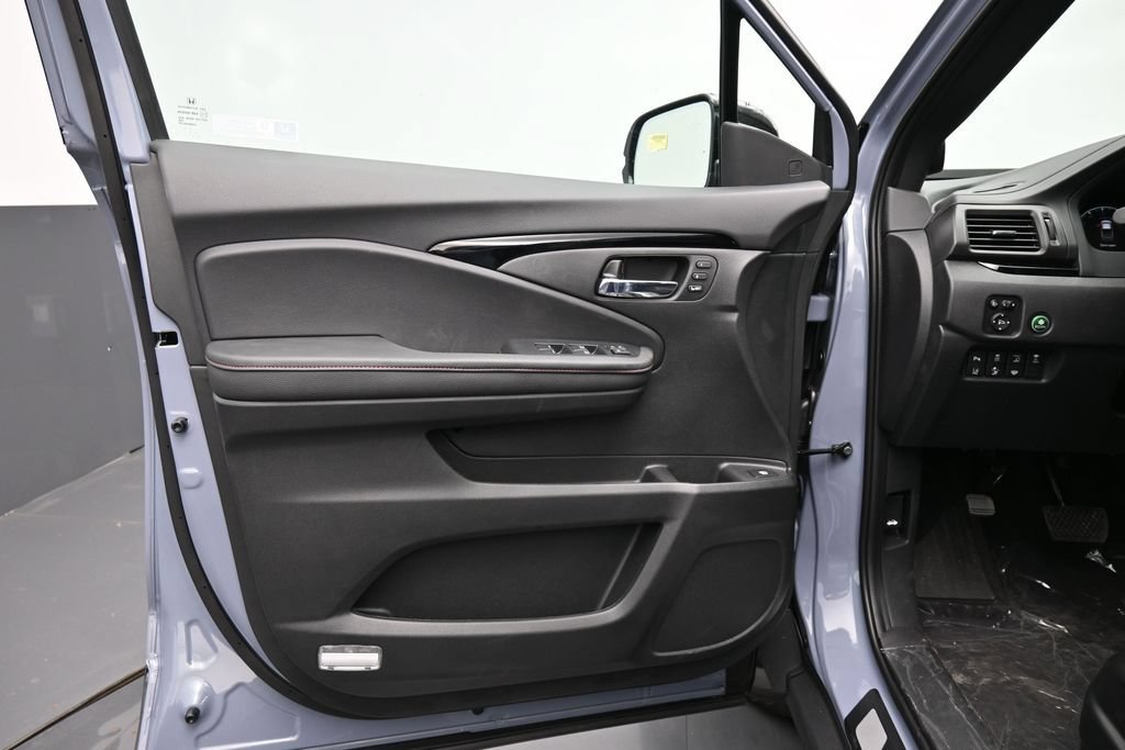 New 2026 Honda Ridgeline Black Edition image 16