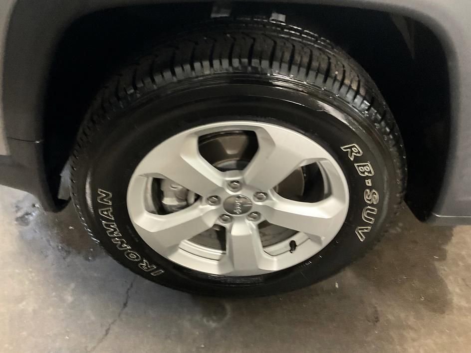 Used 2018 Jeep Compass Latitude w/ Popular Equipment Group AWD/4WD image 14