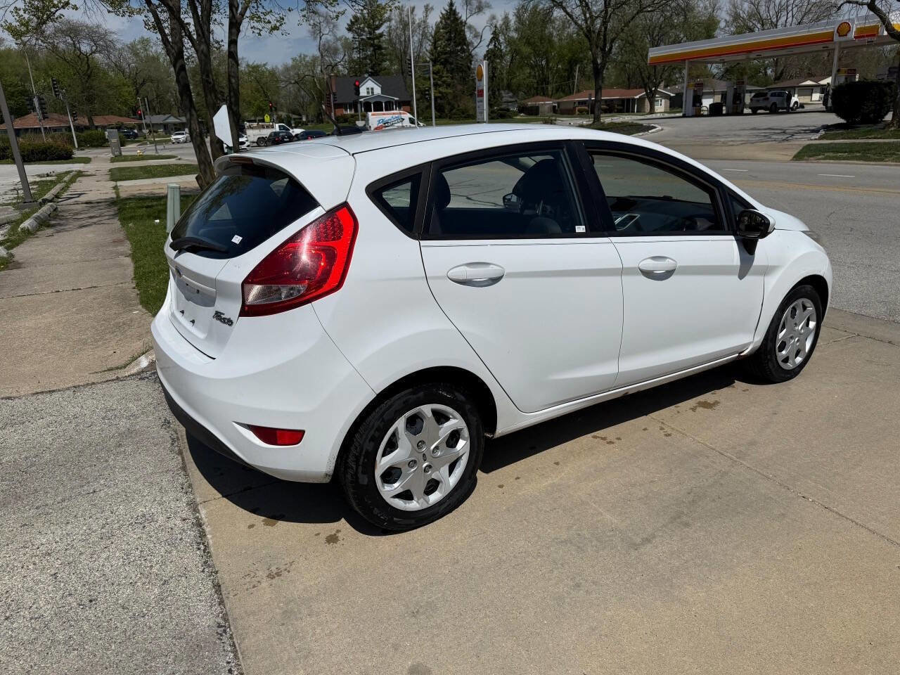 Used 2012 Ford Fiesta SE FWD image 11