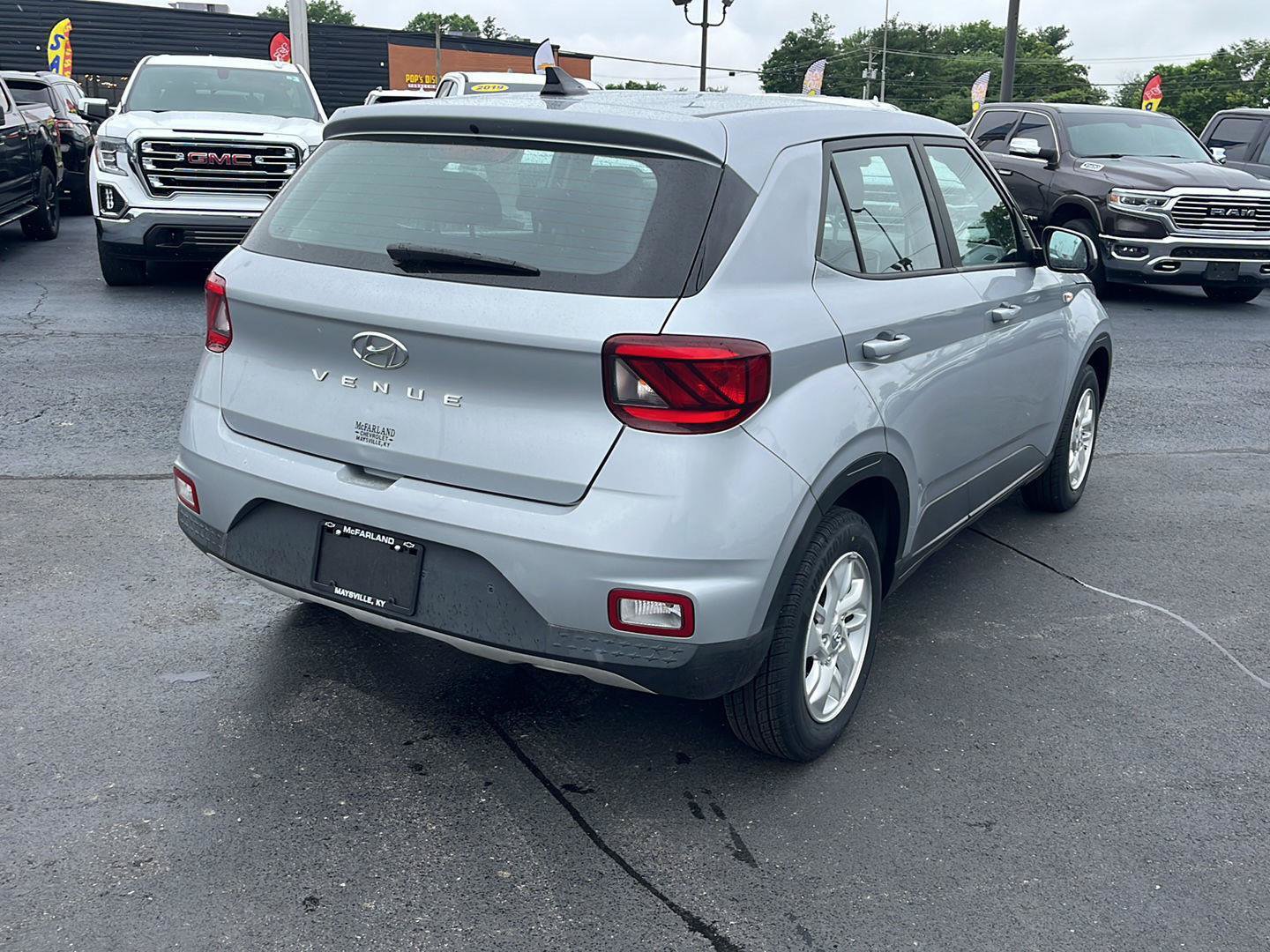Used 2021 Hyundai Venue SE FWD image 5