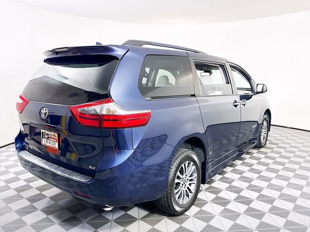 Used 2020 Toyota Sienna XLE w/ XLE Navigation Package FWD image 23