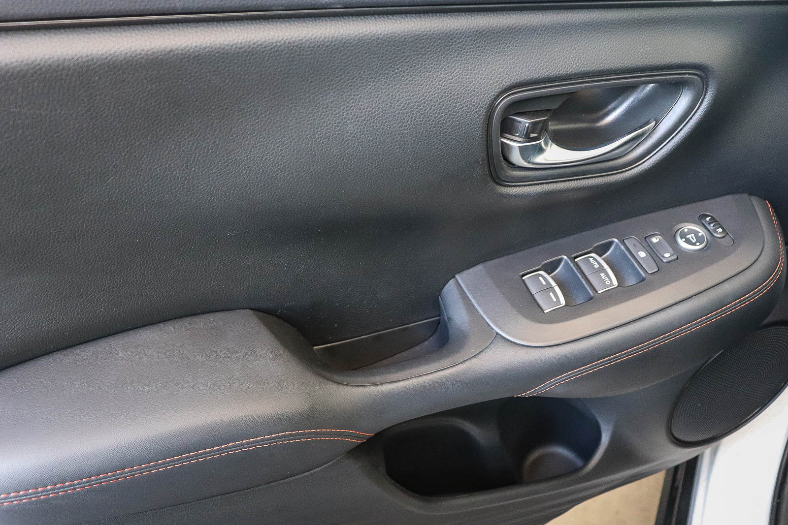 Certified 2025 Honda HR-V Sport image 24