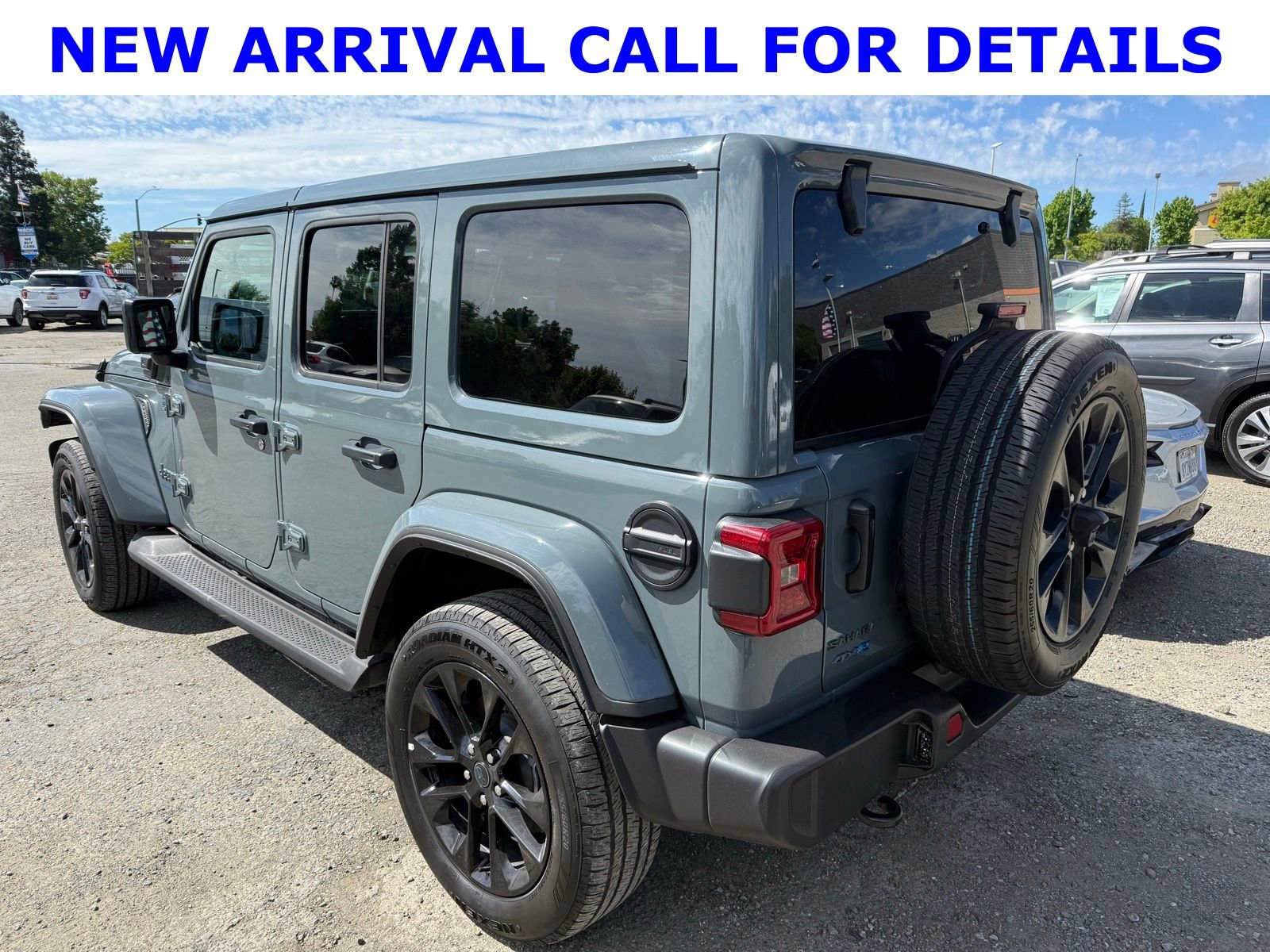 Used 2025 Jeep Wrangler Unlimited Sahara image 3