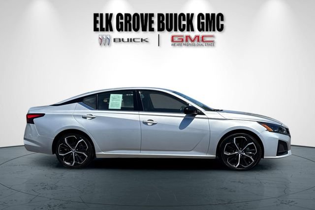 Used 2024 Nissan Altima 2.5 SR FWD image 3
