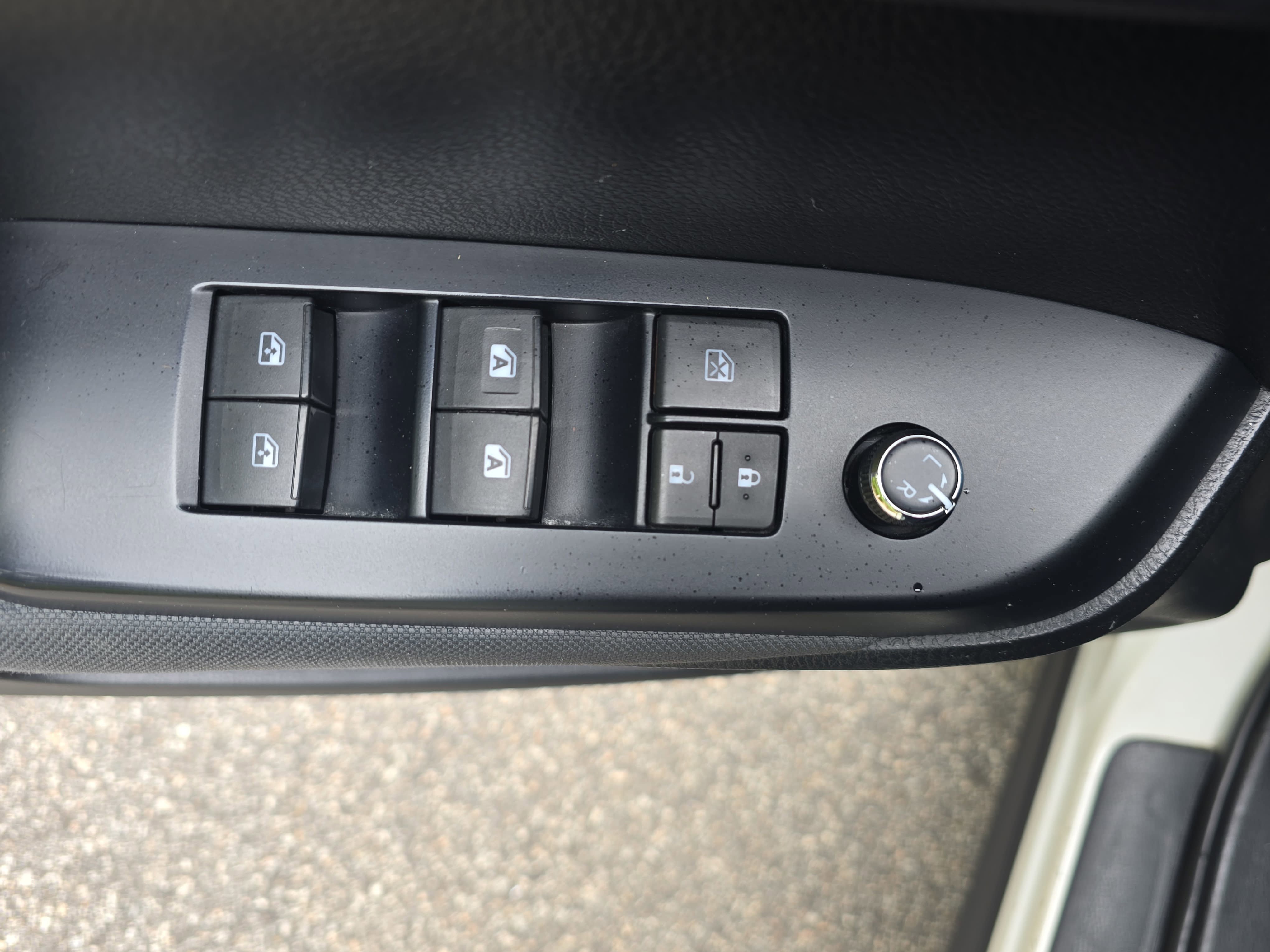 Used 2016 Toyota Highlander LE FWD image 26