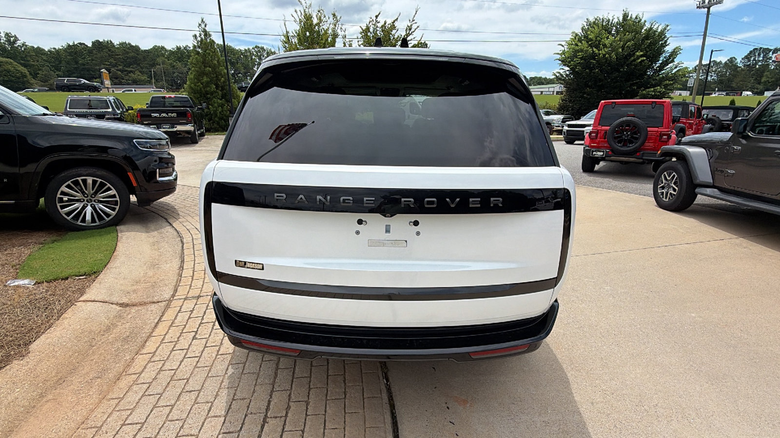 Used 2025 Land Rover Range Rover SE AWD/4WD image 9