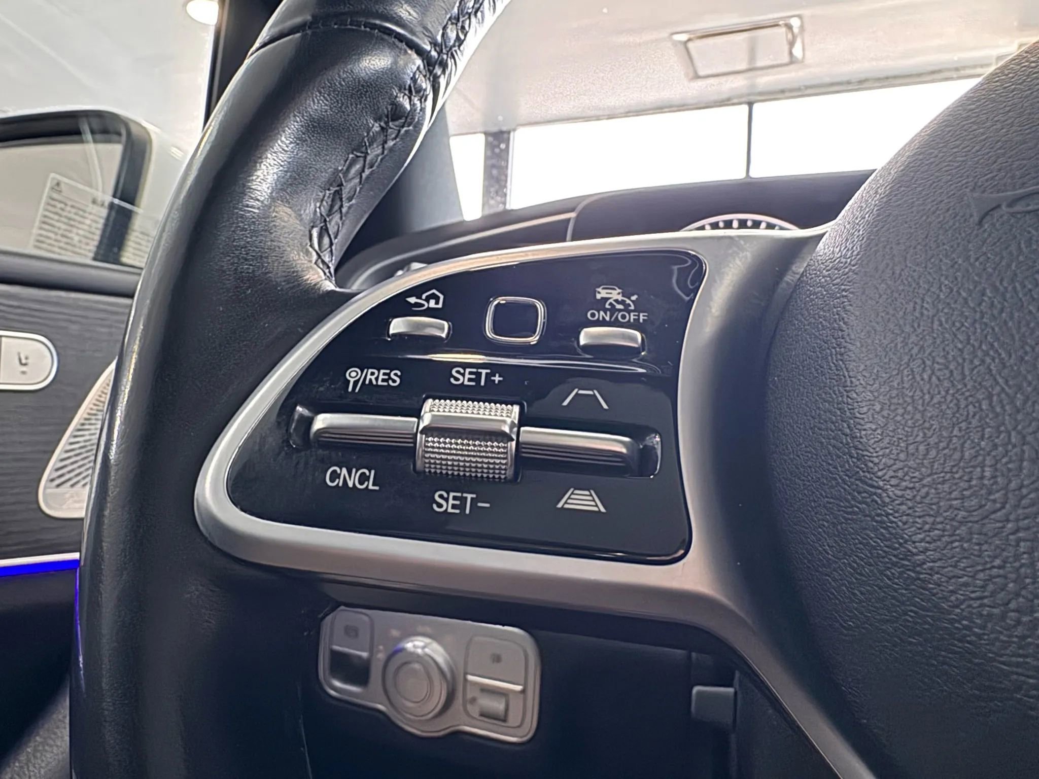 Used 2021 Mercedes-Benz GLE 450 4MATIC image 27