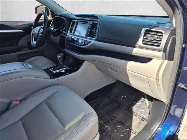 Used 2014 Toyota Highlander XLE AWD/4WD image 28