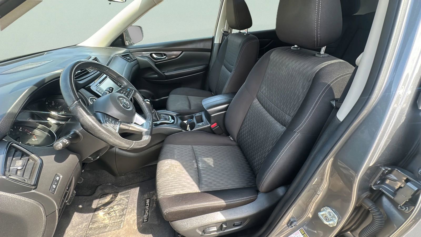 Used 2019 Nissan Rogue SV w/ Sun & Sound Touring Package AWD/4WD image 17