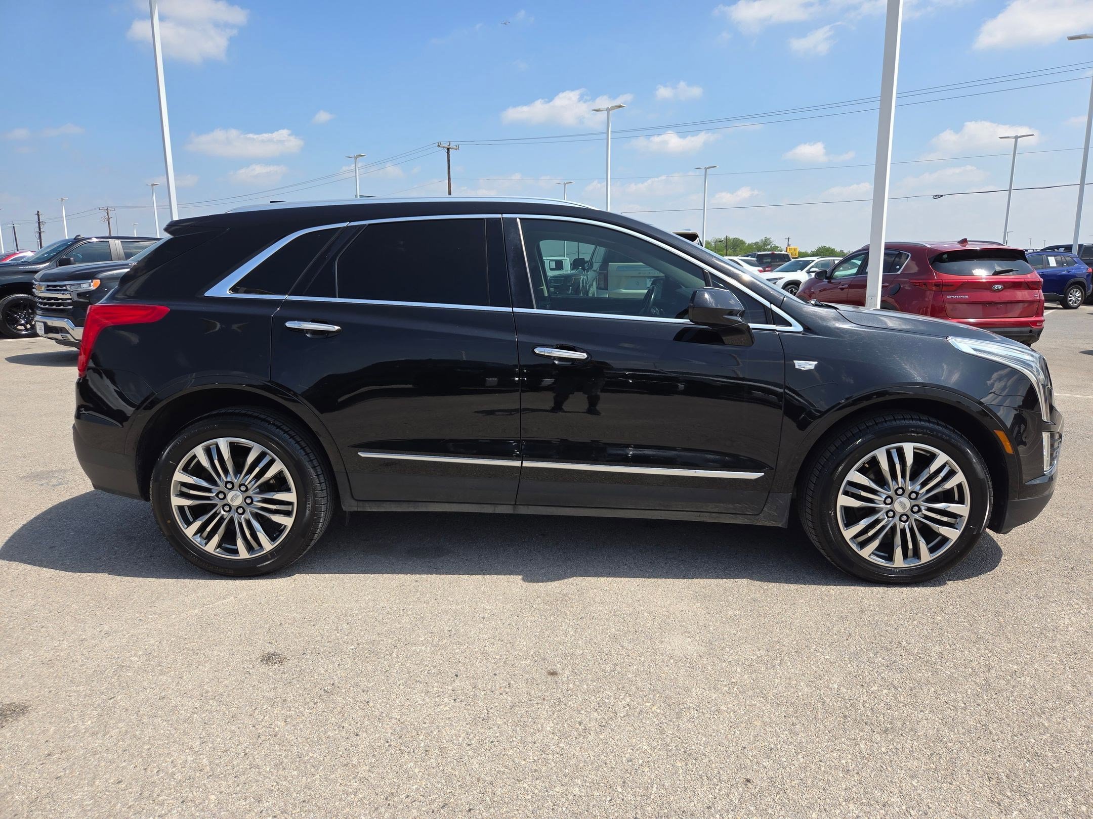 Used 2018 Cadillac XT5 Premium Luxury FWD image 2
