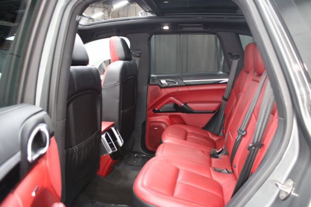 Used 2015 Porsche Cayenne S AWD/4WD image 24
