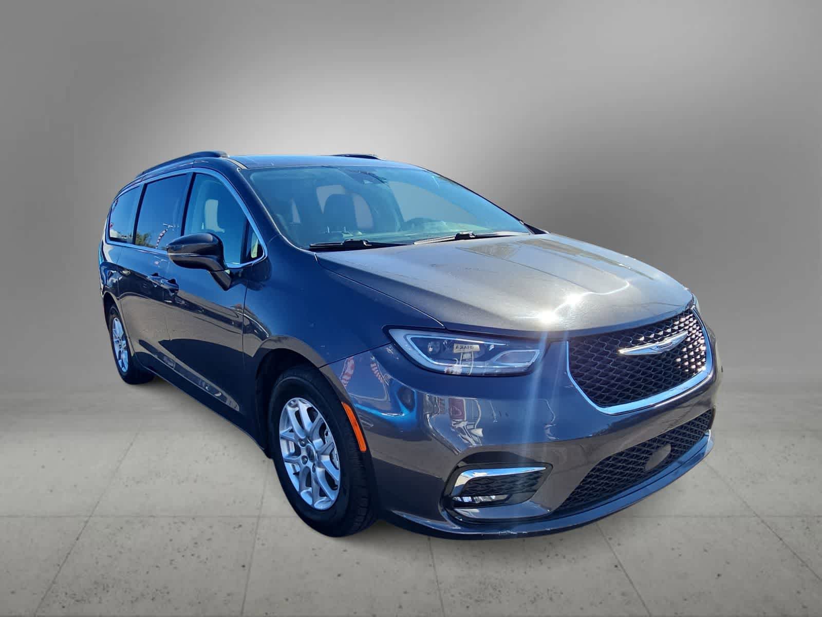 Used 2022 Chrysler Pacifica Touring-L video 2