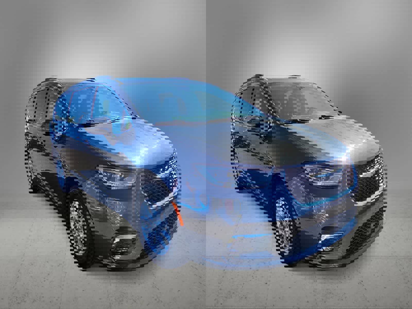 Used 2022 Chrysler Pacifica Touring-L image 2