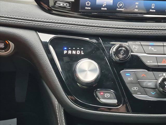 Used 2023 Chrysler Pacifica Limited w/ S Appearance Package FWD image 12